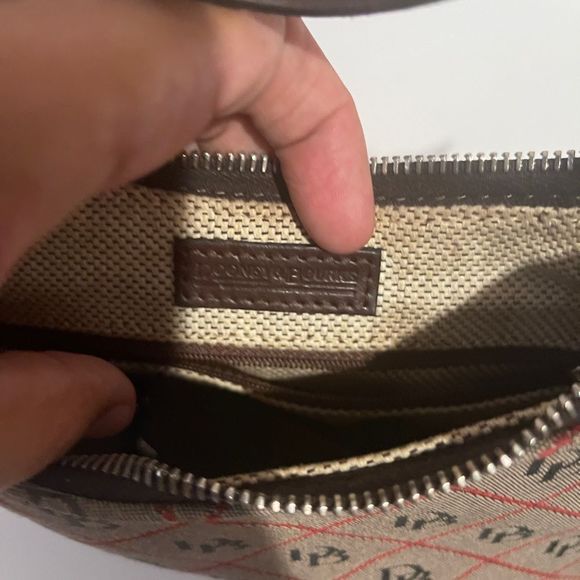 Y2K dooney & bourke signature grey & black - red quilting
Pattern satchel - Picture 5 of 6